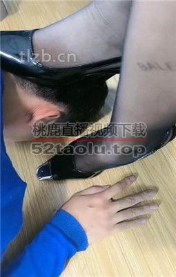 【肉肉】高跟跪舔黑丝脚插嘴 bf34632