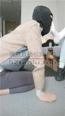 【苏州KK】白袜裸足恋足舔/坐脸窒息 JS240105-12