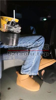 【樱樱】空姐S电影院羞辱玩虐脚下奴【一】 JS240207-9