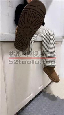 【精神小妹】雪地靴全体重踩脚垫狗 JS240209-1