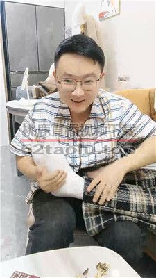 【青岛大混子】睡前白袜脚恋足舔【完整版】 JS2402017-13