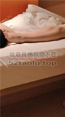 【樱樱】高中生浴袍命令同学舔裸足 JS240307-7