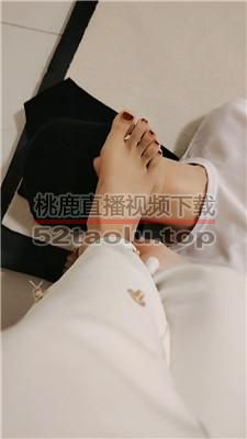 【鱼子酱】沉浸式裸足恋足舔 JS240329-2