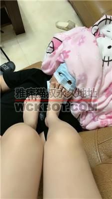 【颖颖】近距离裸足恋足狂舔 JS240405-4