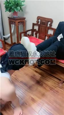 【逗逗】舔超脏鞋底/鞋插嘴/抽耳光/掐肉踩踏/超臭白袜辱 bf40023