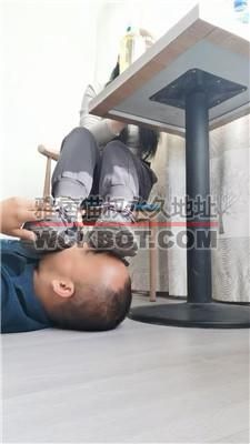 【西北傻子】脏运动鞋桌底无意识踩狗【双视角版】 JS240407-29