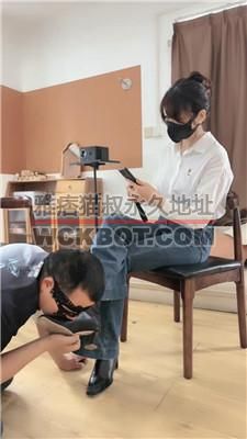 【凯瑟琳】跪舔脏靴子/抽耳光/闻舔原味jio JS240409-4