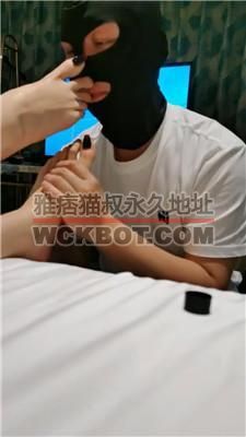 【皮皮】约会回家绿帽老公伺候 JS240417-5