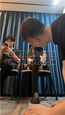 【诗诗】情侣主首调绿帽-皮鞋黑袜踩/转胯虐打 bf40539