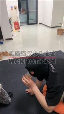 【安主子】情侣主-赏赐圣水/碾压踩踏/臭脚恋足舔/揪耳朵 JS240424-7