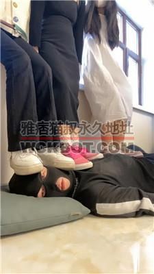 【精神小妹】多素人学生-脏鞋原味袜全体重踩-气味辱 bf41033