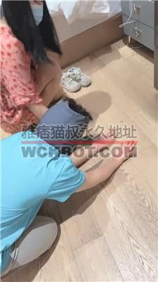 【桃桃樱】高跟踩狗爪/喂圣水/脚下喂食 JS240504-4