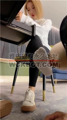 【潘妮女王】虐乳/白船袜诱惑/抽耳光/小白鞋踩踏/喂口水/踢踹 bf41315