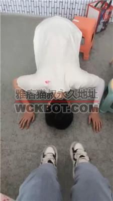 【大小姐】下跪求主人健身后的鞋袜脚 JS240513-4