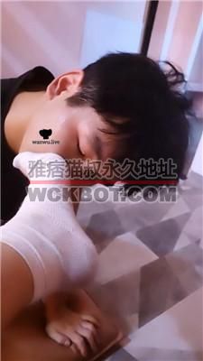 【淄博女王】闻舔超臭白袜裸足 JS240622-6