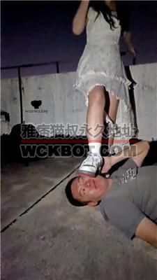 【白桃】天台处刑-耳光口水脏鞋白袜踩踏 bf42406