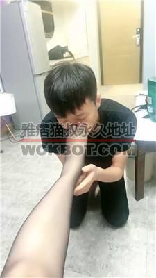 【范爷大大】奶狗品尝黑丝高跟/喂口水/脚深喉/叼鞋狗爬 JS240630-30