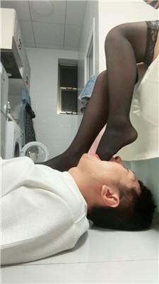 【栀子女王】黑丝脚插嘴狂舔 JS240716-5