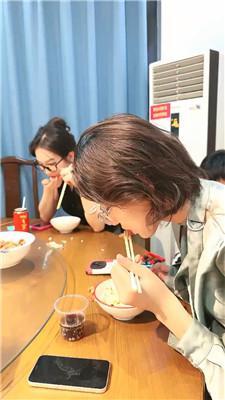 【有希子】姐妹聚会私奴下跪伺候 bf43749