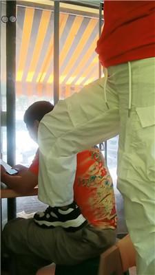 【乐爷】户外店里公开教训偷懒员工 JS240818-24