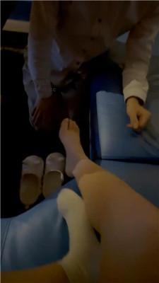 【我不吃葱】拖鞋白袜KTV玩贱奴【下】 JS240820-13