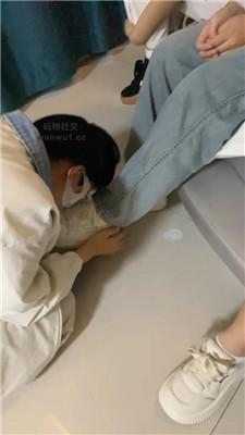 【精神小妹】群调-跪舔/脚捂脸/踩踏 bf44291