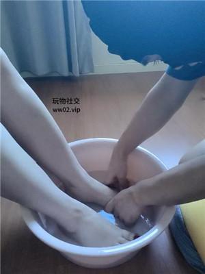 【拽拽】沉浸式舔裸足/打手心/全体重踩踏【完整版】 JS240914-10