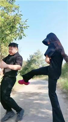 【皮皮】户外虐打跟踪狂/树枝鞭打 bf44568