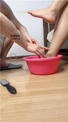 【桃桃樱】裸足狂舔/伺候主人沐足 JS240921-14