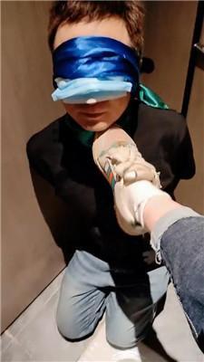 【魔鬼天使】公共厕所调-捆绑袜子塞嘴虐废 bf45641