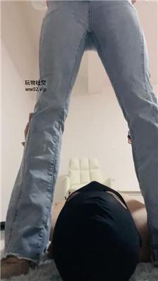 【红颜】虐乳/牛仔裤坐脸窒息/高跟踩踏 bf45960