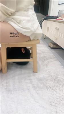 【萝莉糖糖】帆布鞋白丝踩踏/掐乳/闻舔棉袜/骑马狗爬【双视角版】bf45993