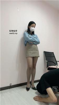 【物业素人】下跪舔前台姐姐的灰丝脚【完整版】 JS241019-4
