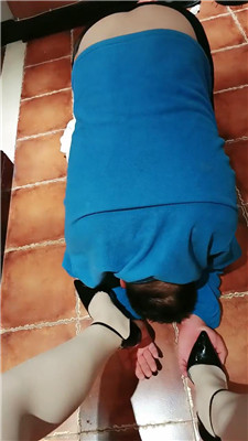 【芸芽】高跟丝袜美腿踩虐 JS241020-16