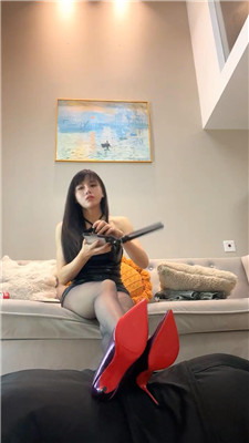 【伊晨】性感女神-高跟黑丝踩踏 bf46049