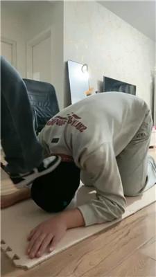 【海绵大大】AJ踢裆踩踏/揪耳朵/脏鞋喂酸奶/脚插嘴 bf46265