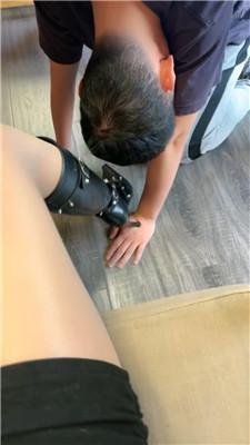 【沅芷大人】高跟皮靴桌底蹂躏圈养家奴 bf46250