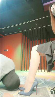 【咩祖】狗舌清理高跟/跪舔肉丝脚/骑狗背 bf46281