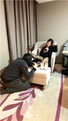 【乔伊】剧情-羞辱上门按摩师-踩踏喂食【双视角版】 bf46484