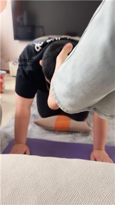 【埋汰】肉丝脚裸足踩虐 JS241102-31