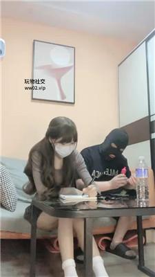 【鹿可】沉浸式舔白袜裸足/清理脏拖鞋/坐脸窒息/脚插嘴 bf46605