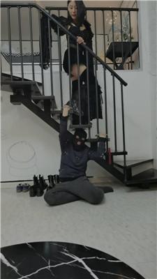 【乔伊】双S-吊绑绿帽奴高跟+小白鞋踩/鞭打喂口水/闻鞋【三视角】bf46634