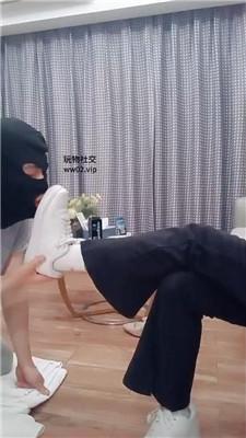 【奇了怪了】高跟全体重踩踏/骑马/小白鞋白袜气味辱 bf46666