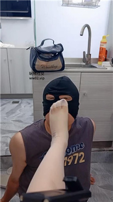 【苏苏不苏】白丝玉足深喉狂舔 JS241107-17