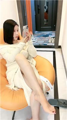 【黛樱】赏赐脚奴舔高跟玉足 JS241112-33