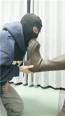 【瑄瑄大人】骑马/长靴踩踏/舔脏鞋底/脚踩喂食 JS241114-12