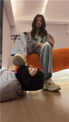 【萱萱子】吃烟灰/闻超臭棉袜/脏鞋全体重踩踏 bf47039