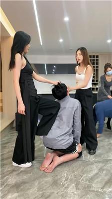 【麋鹿银儿】3女S天花板耳光踢头 bf47117