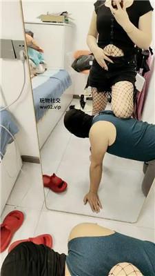 【李老师】镜前网袜美腿踩虐家奴 JS241122-14