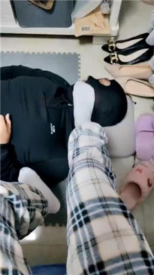 【小羊咩咩】白袜脚踩虐脚下奴 JS241202-52